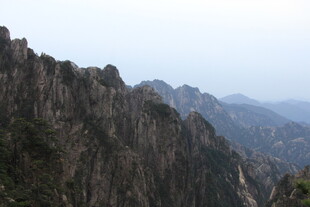 巍峨壮观的崇山峻岭