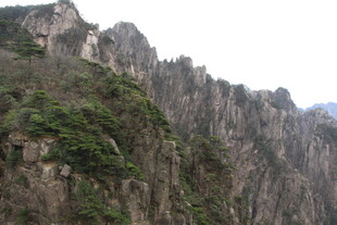 壮丽险峻的山峰景观