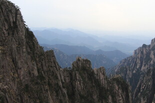 壮丽巍峨的高山景观