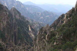 壮丽黄山峡谷景观