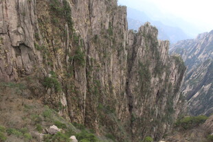险峻壮丽的高山景观