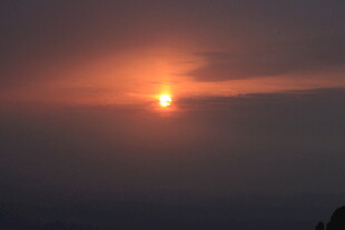 日落时分的壮丽天空景观