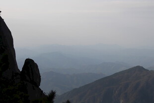 巍峨山景 壮阔自然风貌
