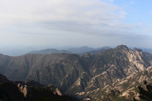 壮丽山景俯瞰图