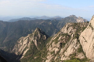 壮丽山景俯瞰图