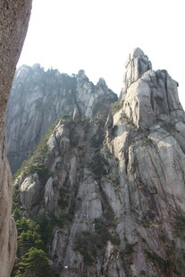 巍峨壮丽的险峻山峰