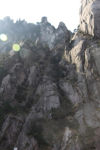 巍峨险峻的壮丽山景