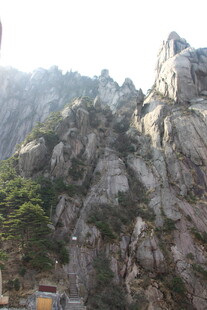 巍峨险峻的壮美山景