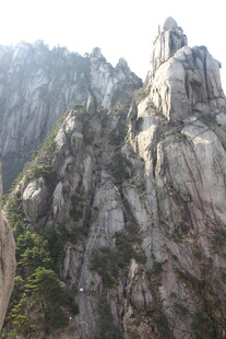 巍峨壮观的峻峭山峰