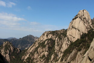 巍峨壮丽的险峻山峰