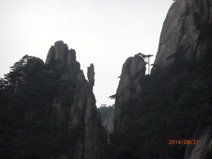 壮丽险峻的山峰景观