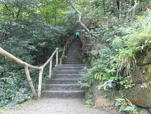 山林间的石阶步道