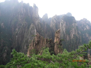 壮丽黄山奇峰景观