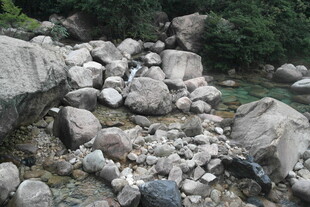 山间乱石堆 自然野趣景