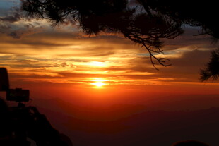 山顶壮丽日落美景