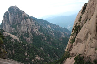 巍峨黄山奇峰壮丽景观