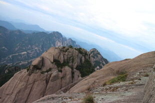巍峨壮丽的山景风光