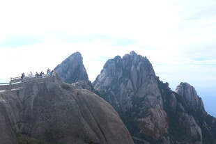 巍峨壮丽的高山景观