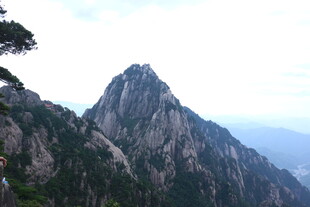 巍峨山峰 尽显自然雄伟