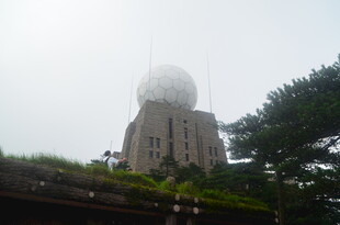 山顶雷达观测塔