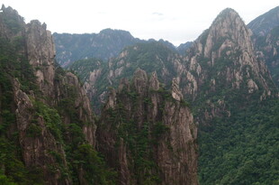 壮丽巍峨的高山景观