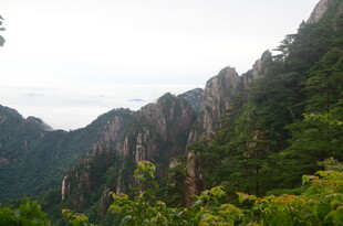 壮丽山景 绿意盎然的峰林