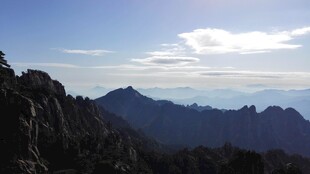 壮丽山景蓝天云海