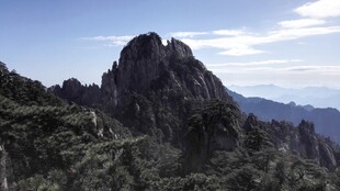 巍峨山峰 尽显自然壮美