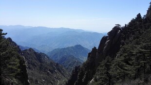 壮丽山景 远眺连绵山脉