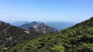 青山碧海间的秀丽景致