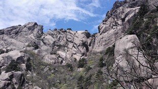 嶙峋山石的壮丽自然景观