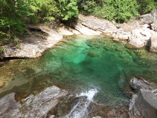 山间碧潭 自然清幽之景