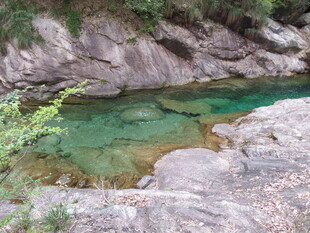 山间碧潭 自然清幽之景
