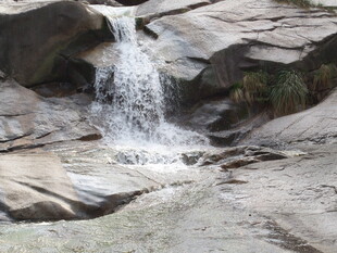 山间小瀑布 灵动自然景