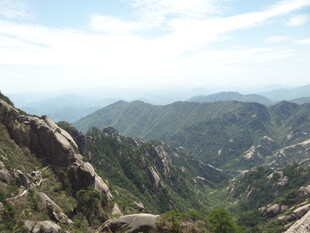 壮丽山景 远眺连绵山峦