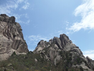 巍峨壮观的雄奇山峰