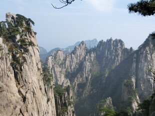 壮丽黄山奇峰景观