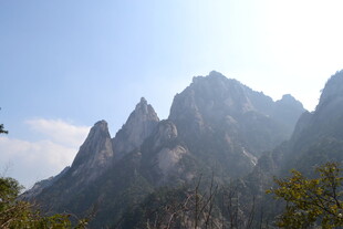 巍峨壮丽的雄伟山景