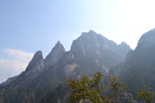 巍峨壮丽的高山景观
