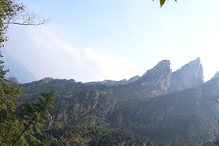 秀丽山峦风景图