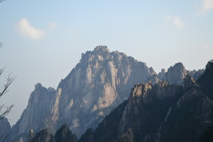 巍峨壮丽的高山景观