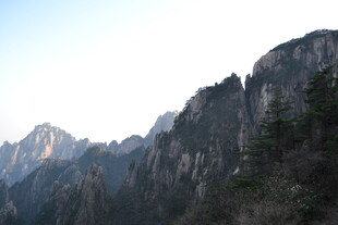 巍峨壮丽的高山景观