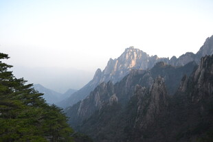 壮丽黄山山峰景色