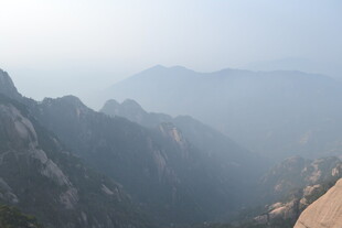 壮丽山景 云雾缭绕山峦