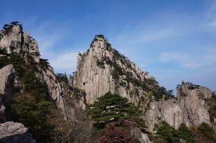 巍峨壮丽的奇峻山峰