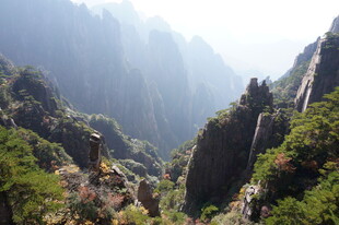 壮丽山景 翠谷幽深