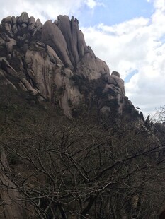 巍峨山峰 尽显自然之壮美