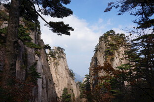 壮丽险峻的山间景致