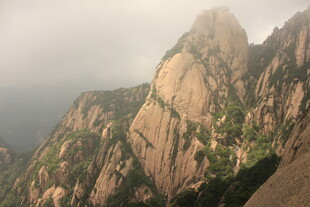 巍峨壮丽的高山景观