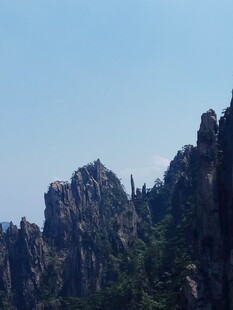 峻峭山峰 尽显自然之美